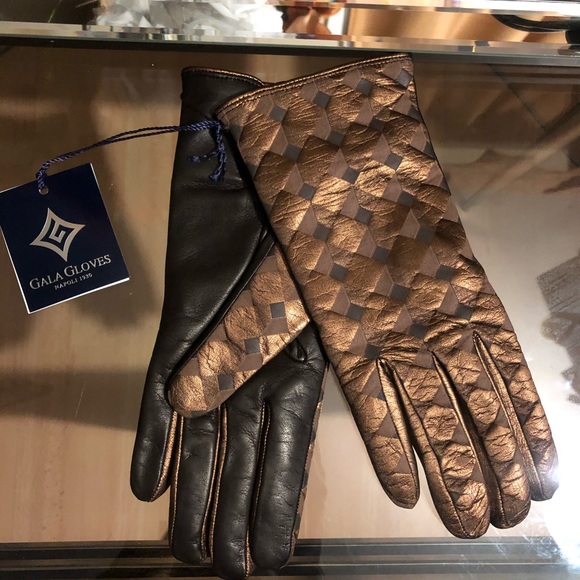 Gloves - Picture 1 of 1